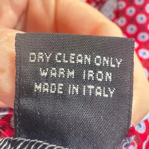 Ermenegildo Zegna Men’s 100% Silk Italian Tie Red Geometric Dot Classic Luxury - Picture 9 of 9